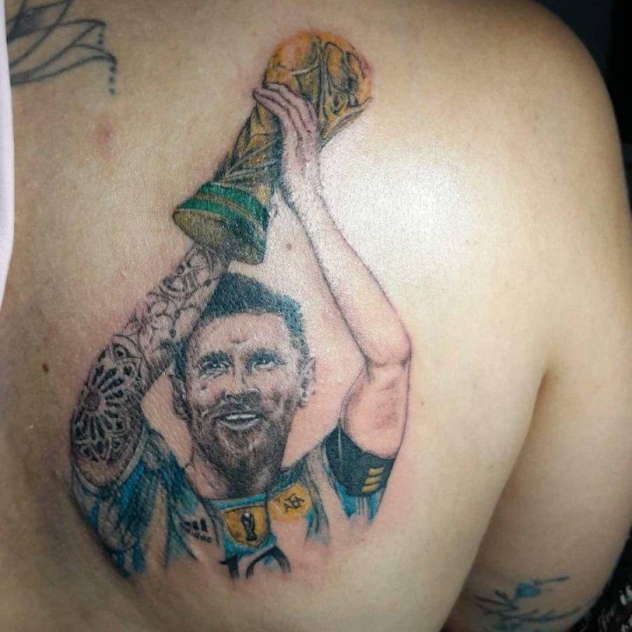 Tremenda locura: los increíbles tatuajes sobre Messi luego de ganar con Argentina el Mundial de Qatar y el ‘‘qué mirás, bobo’’