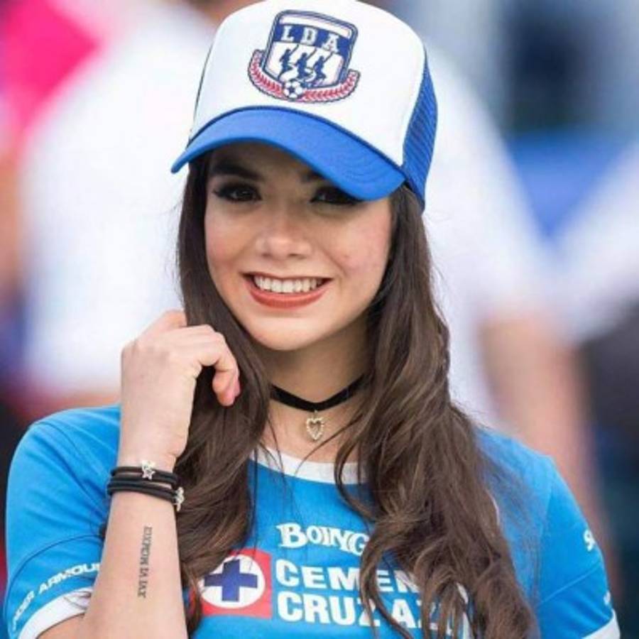 Michelle Pérez, la aficionada más sexy de Cruz Azul que sueña con el título
