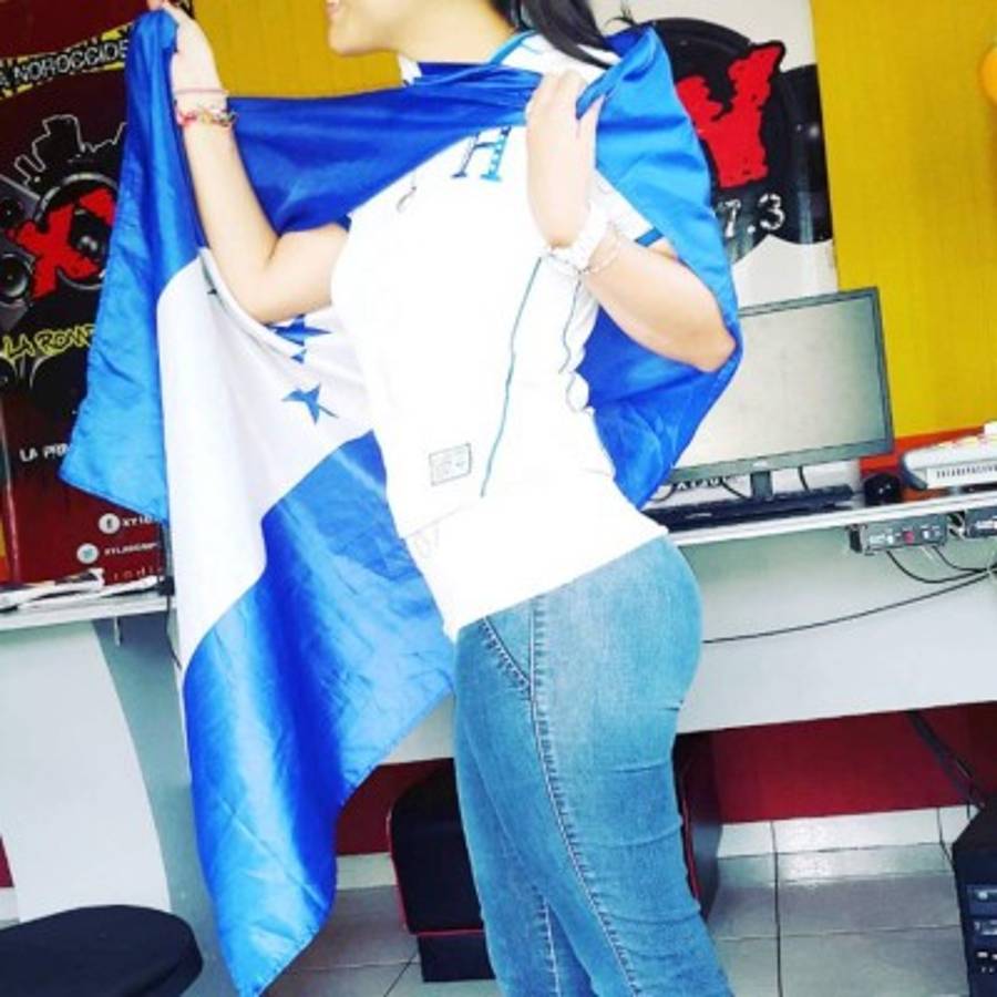 ¡UN ESPECTÁCULO! Así es Natalia Villars, la bomba sexy de la radio en Honduras