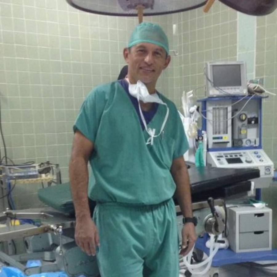 Gilberto Reyes, el médico de Real España que lucha en primera línea contra el coronavirus