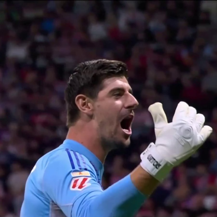 La bronca de Vinicius, revelan los objetos que tiraron a Courtois y la tristeza de Bellingham tras el Atlético - Real Madrid