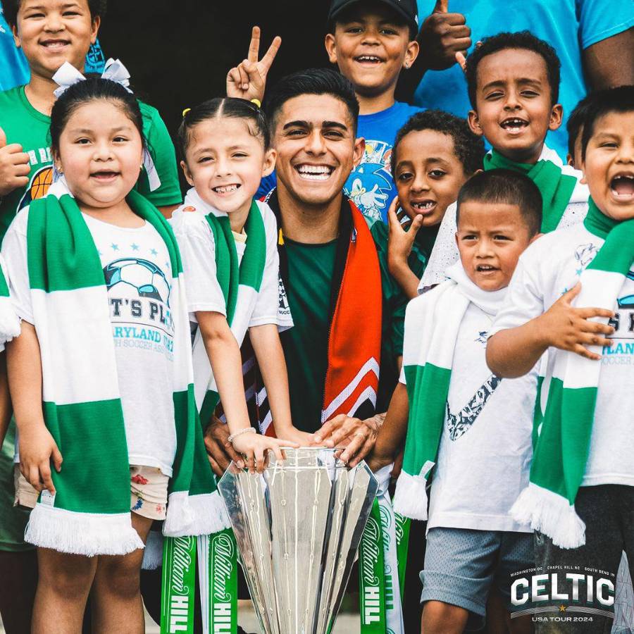 Amado Guevara sorprende a Luis Palma y Brendan Rodgers en la concentración del Celtic tras vencer al Manchester City