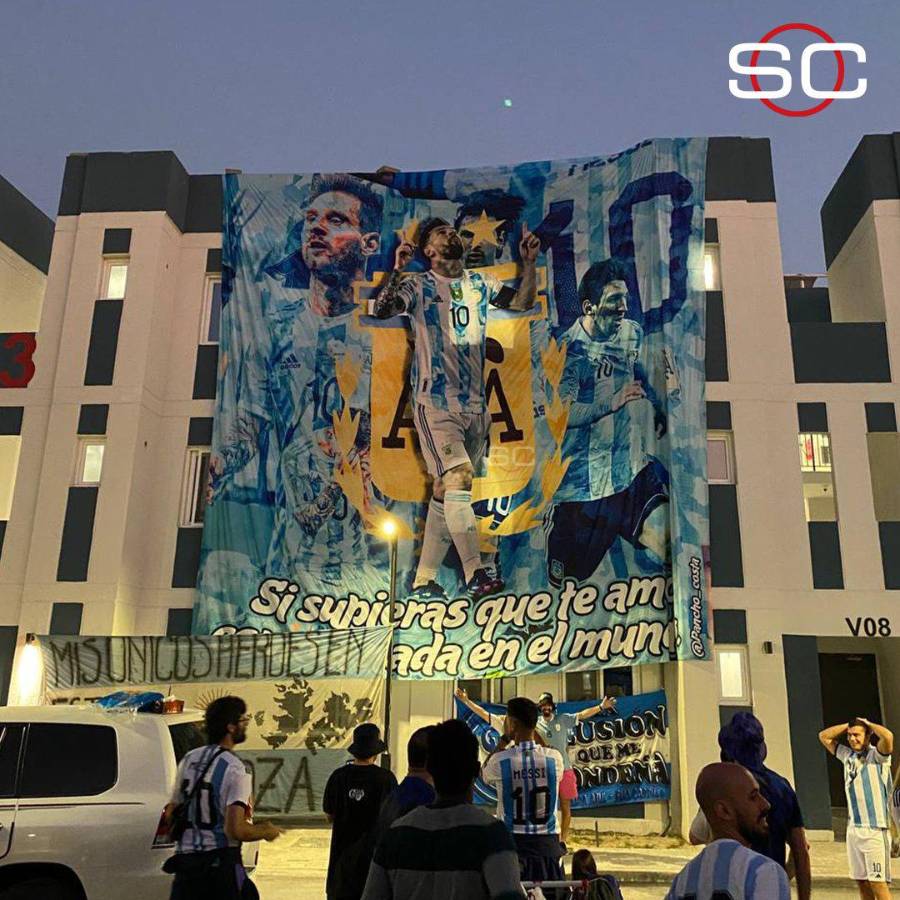 ¡Vibrante previa! Un mono predijo el ganador del Argentina - Croacia y vuelan la camiseta más grande del mundo