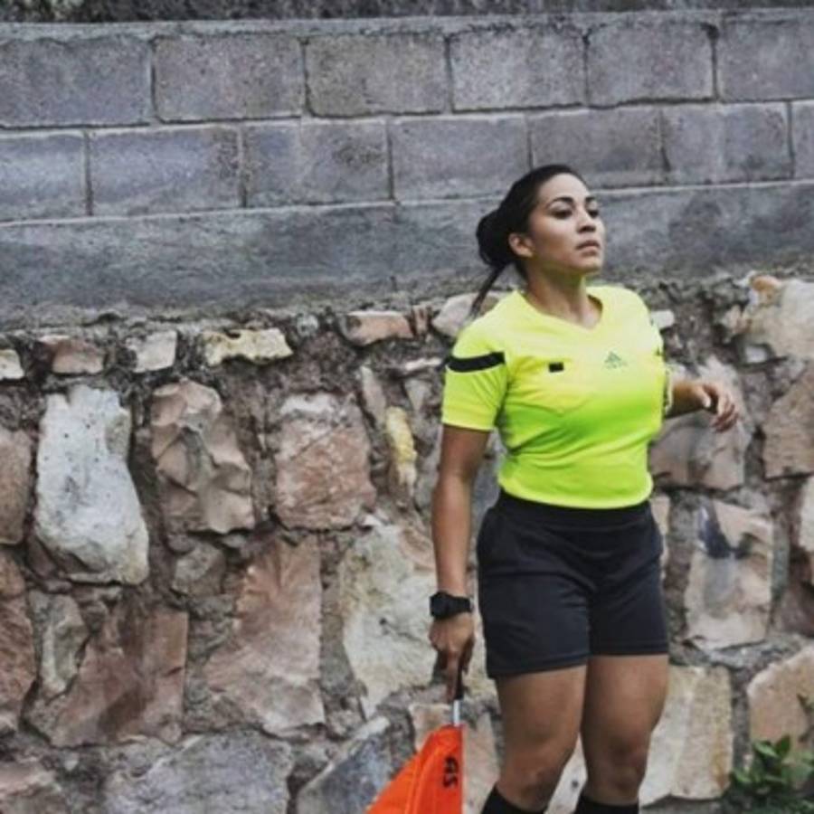 Martha Nohemi Rios, la bella árbitro hondureña que sueña con llegar a Liga Nacional
