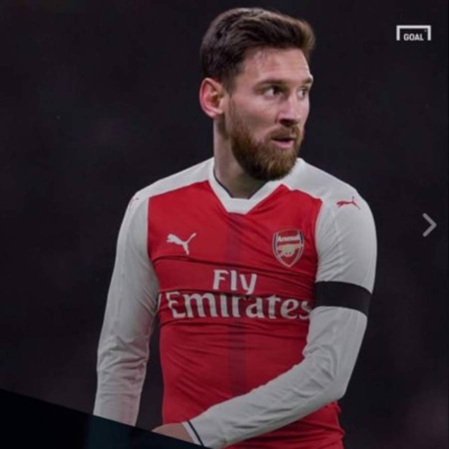 Messi 'posando' con las camisetas de los más grandes del mundo