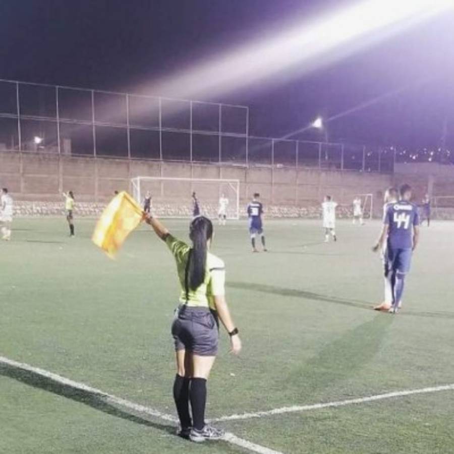Martha Nohemi Rios, la bella árbitro hondureña que sueña con llegar a Liga Nacional