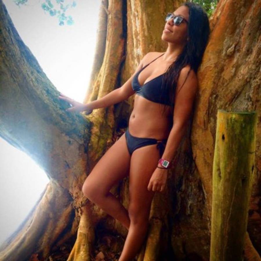 Verónica Angulo, la bella reportera deportiva tica amante del Surf