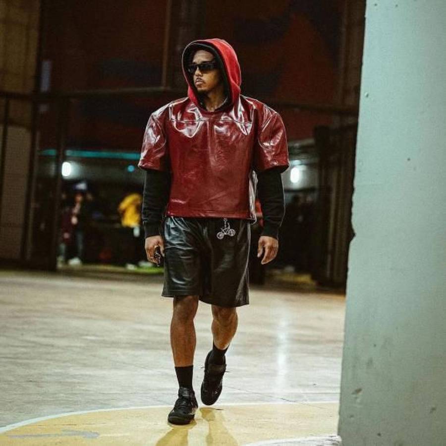 Jules Koundé causa revuelo: así son todos los excéntricos looks del futbolista de Barcelona que siempre está a la moda