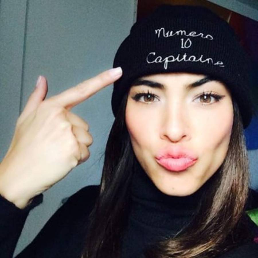 ¡22 menos! La novia de infarto de una exfutbolista francés de 51 años