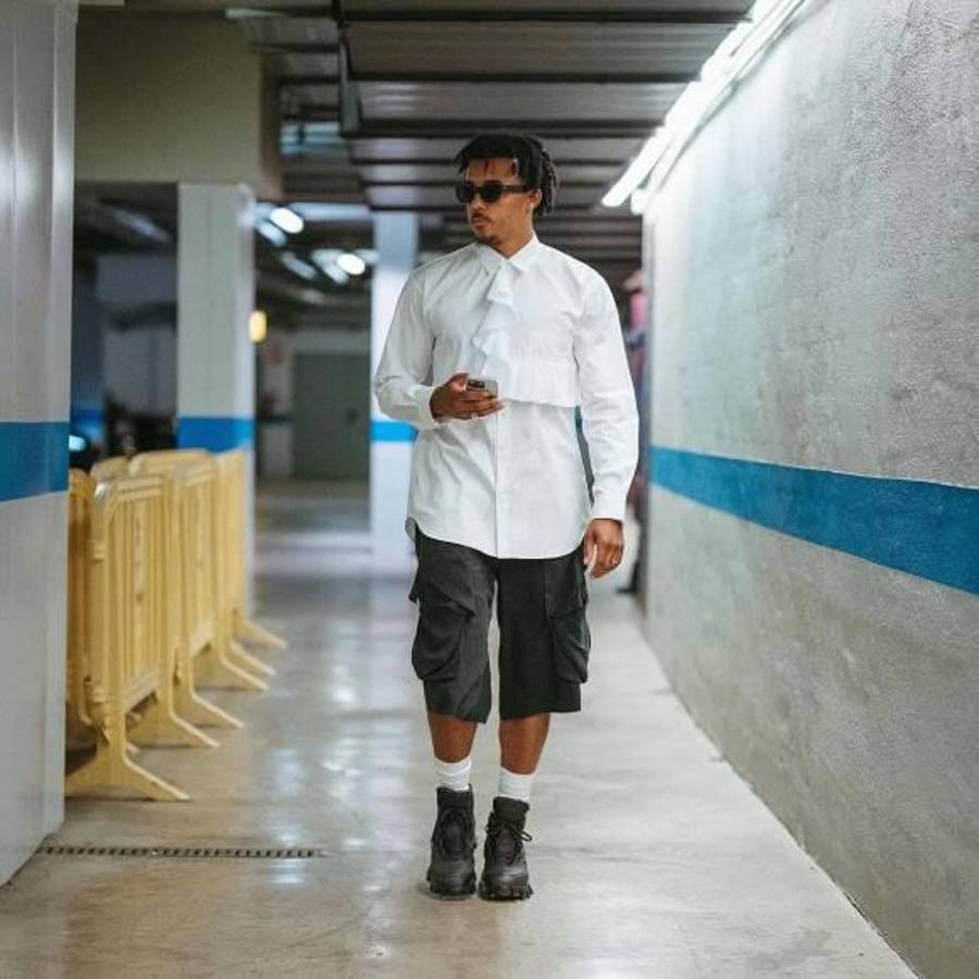 Jules Koundé causa revuelo: así son todos los excéntricos looks del futbolista de Barcelona que siempre está a la moda