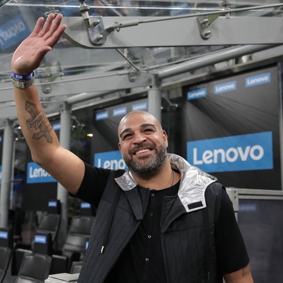 ¡Al borde de las lágrimas! Así fue el regreso de Adriano a Italia para ver el Inter vs Milan ¿Y esa chica?