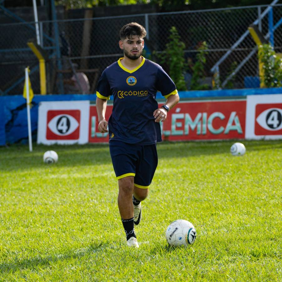 Bryan Santos, la joyita hondureña formada en la academia del Barcelona ficha por equipo de El Salvador