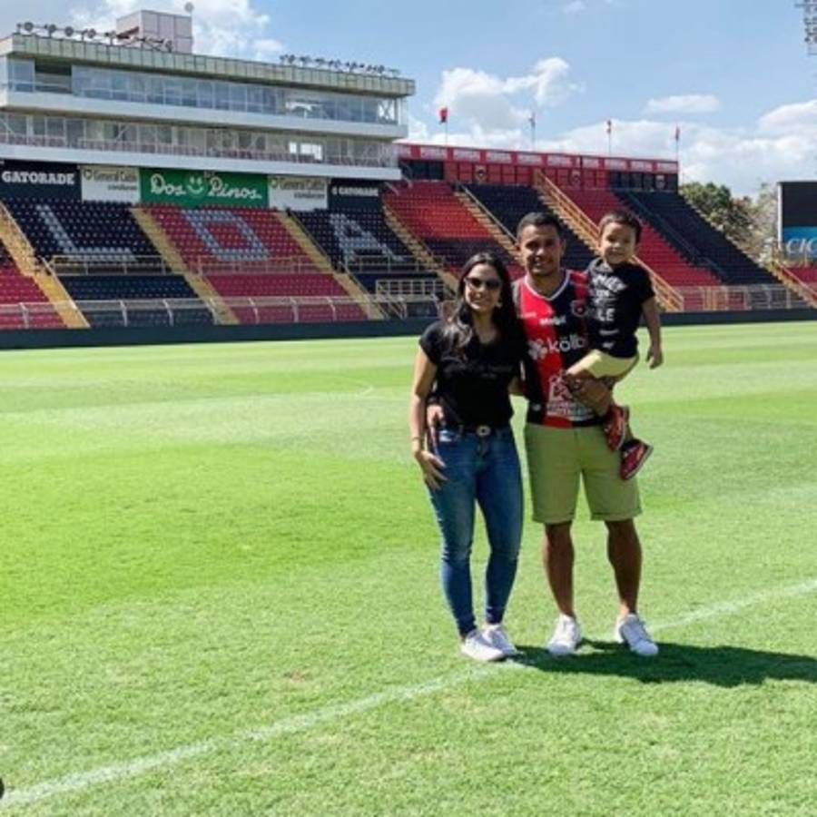 Futbolistas hondureños y sus 'tiernas' imágenes en su faceta de padres