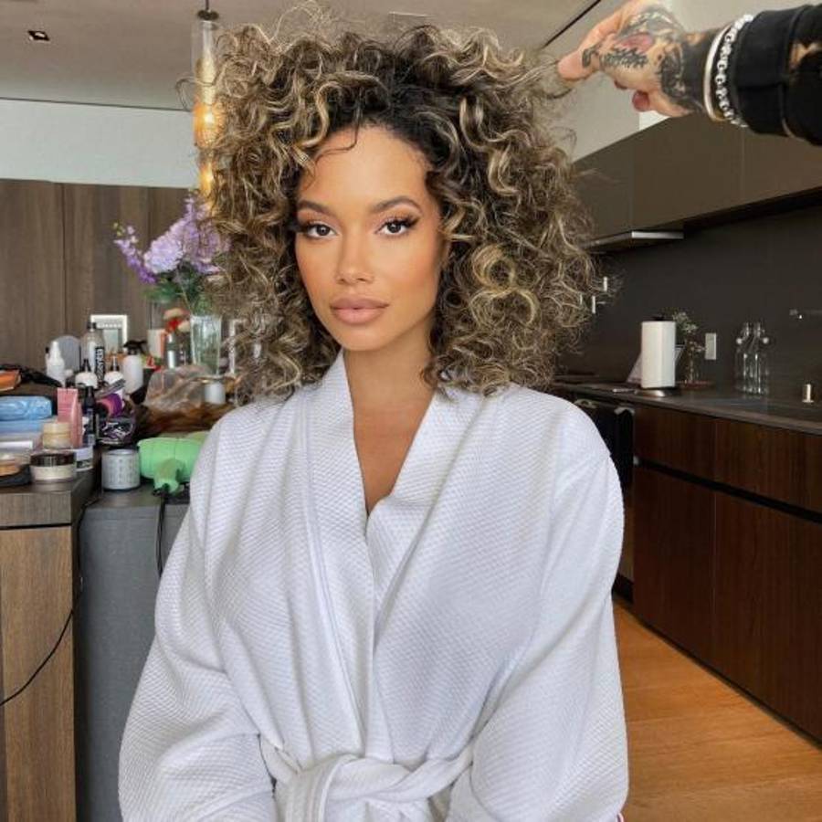 ¡Sorpresa! Cuando todo indicaba que iba a volver con su ex, crack del Real Madrid es captado a bordo de su yate con famosa modelo