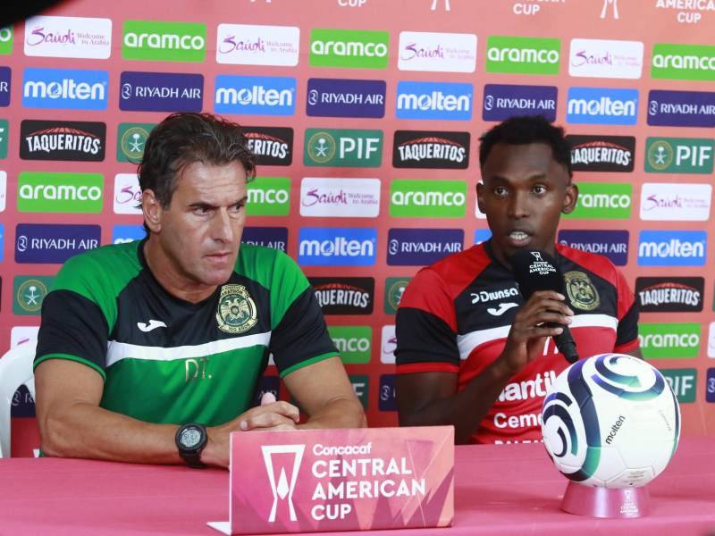 Silvio Rudman con Alberth Elis en la conferencia de prensa en el Estadio Morazán.