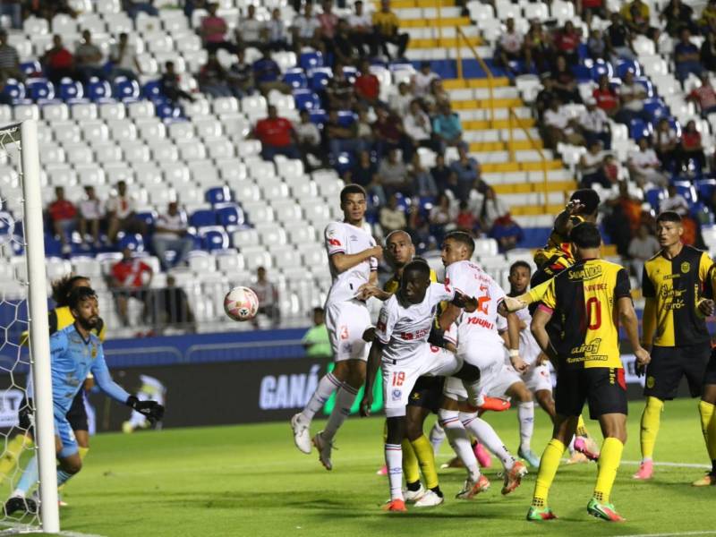 Olimpia sepulta el invicto de Real España y es el nuevo puntero de la Liga Nacional