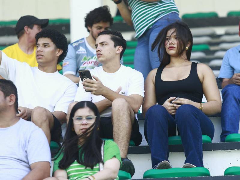 68': Las bellezas presentes en el Estadio Excélsior de Puerto Cortés.