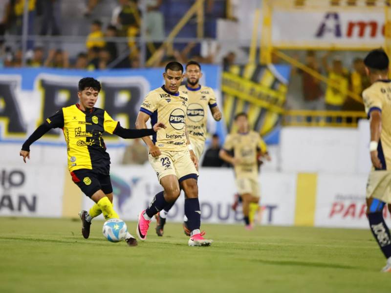 El primer tiempo entre Real España y Motagua fue muy parejo.