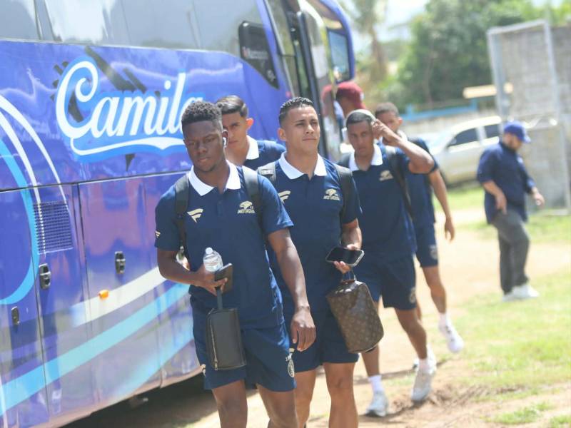 La llegada del Motagua al Estadio Rubén Guifarro de Catacamas.