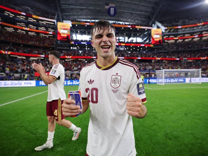 Pedri viene de ganar la Copa del Mundo con la selección de España.