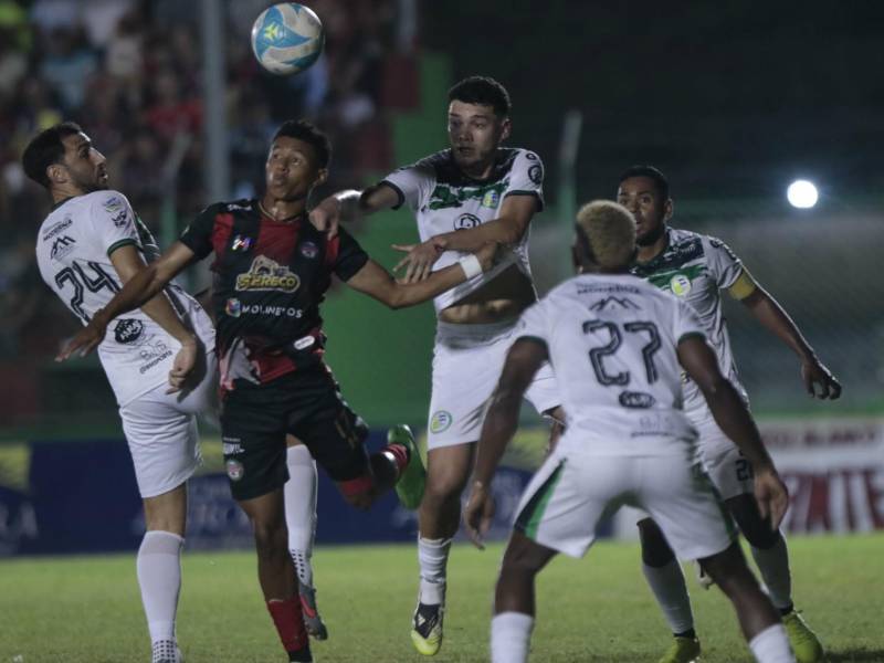 Choloma y Juticalpa empataron 1-1 en la jornada 12 del Clausura 2026 de la Liga Hondubet. Foto: Neptali Romero.
