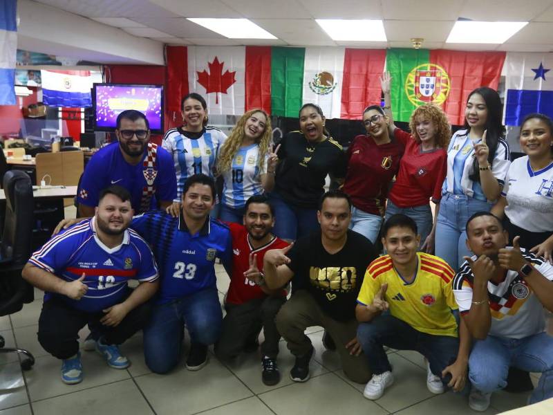 La Sala de Redacción ya se activó con la Copa del Mundo, una de las fiestas que cada cuatro años ilusiona a los amantes del fútbol.
