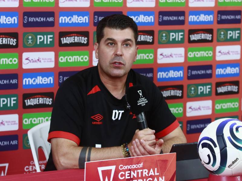 El técnico de Alajuelense fue contundente previo al duelo ante Marathón: El fútbol hondureño ha crecido mucho en los últimos años.