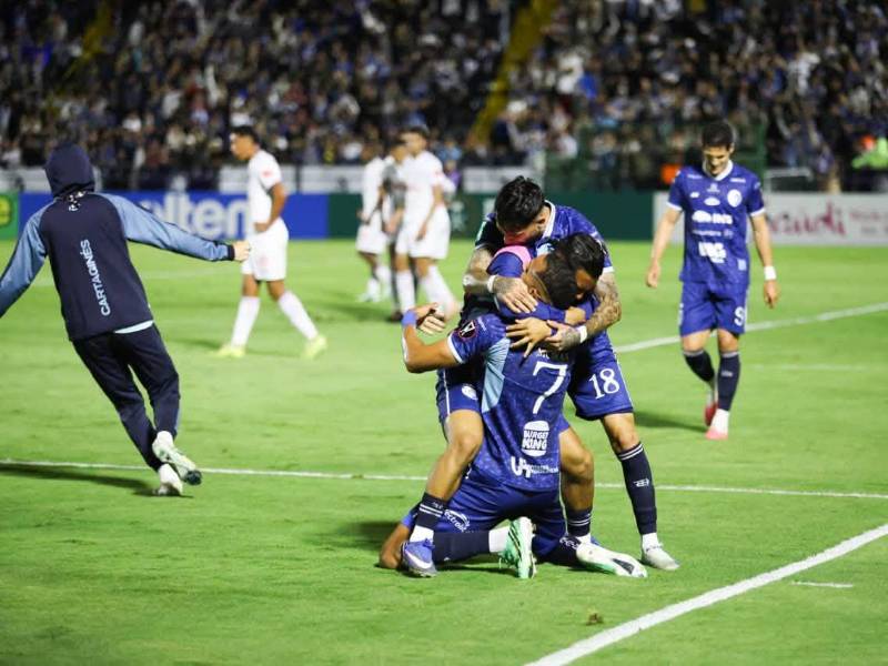 El Sport Cartaginés le pegó al Olimpia en la ida de semifinales de la Copa Centroamericana de Concacaf.