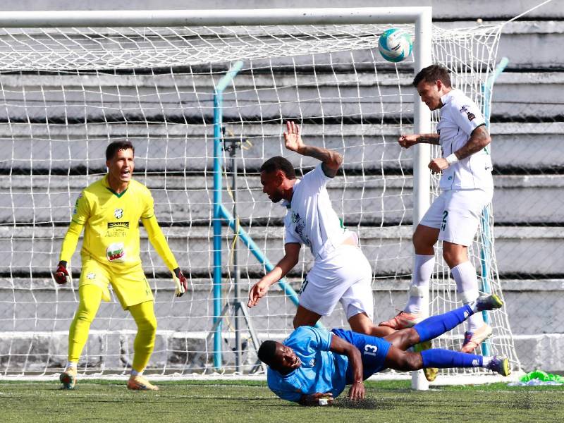 El defensor André Orellana está haciendo su debut con el Platense.