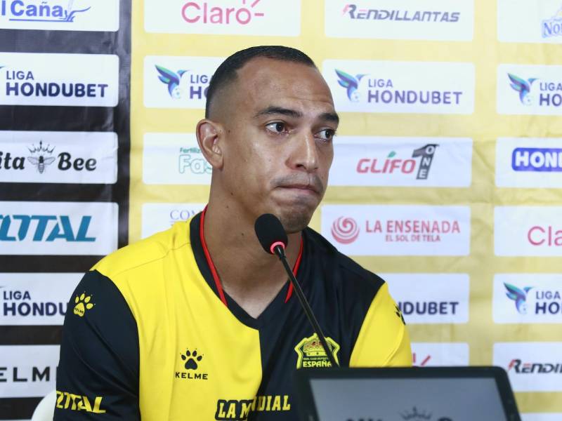 El defensor del Real España, Devron García, durante la conferencia de prensa.