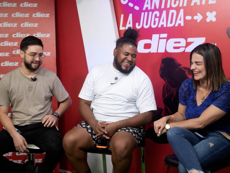 Las risas no faltaron durante la entrevista con Saúl Fox, quien reveló que es uno de los mejores pagados de la plantilla maquilera. (FOTO: Neptalí Romero)