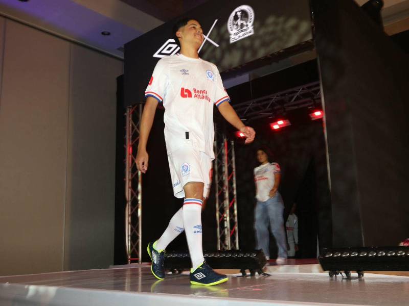 <b>Camiseta de local: el blanco eterno del Olimpia</b>