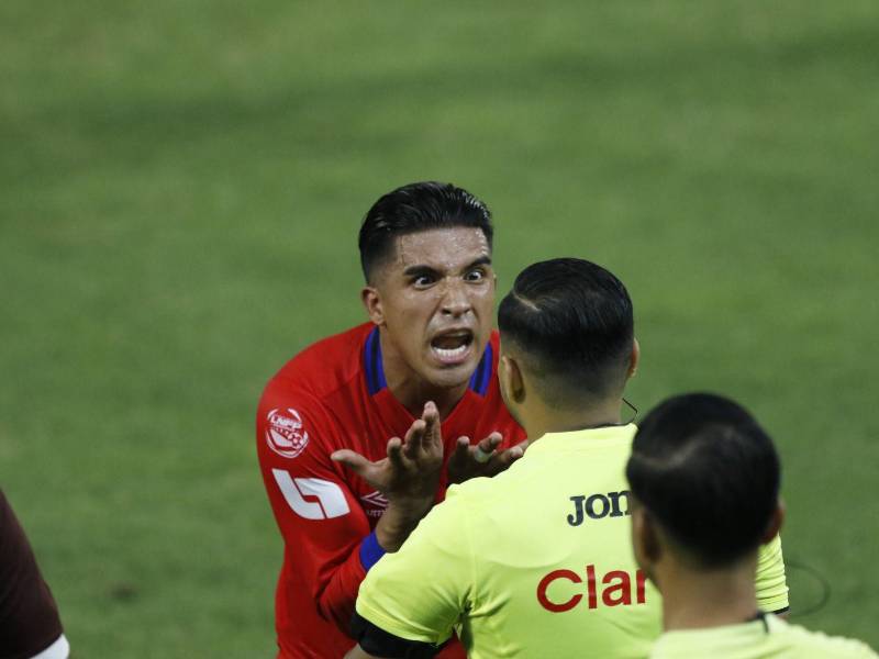 Chirinos sin pelos en la lengua apunta contra sus compañeros: Tuvimos cagadas