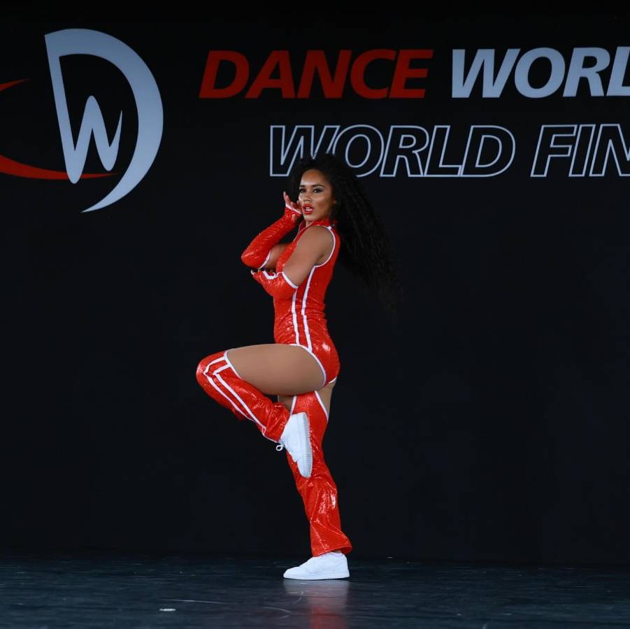 Keyrol Figueroa está enamorado y así es la novia del delantero del Liverpool, quien participó en el reconocido programa artístico Britain’s Got Talent