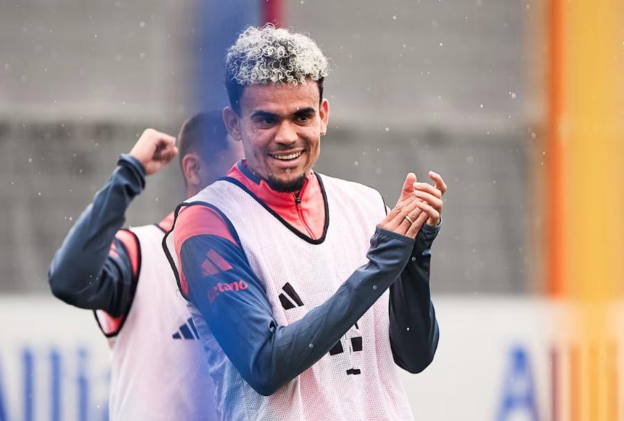 Luis Díaz conoció a las estrellas del Bayern Múnich: lujitos ante Harry Kane, tremendo regalo y bailando cumbia