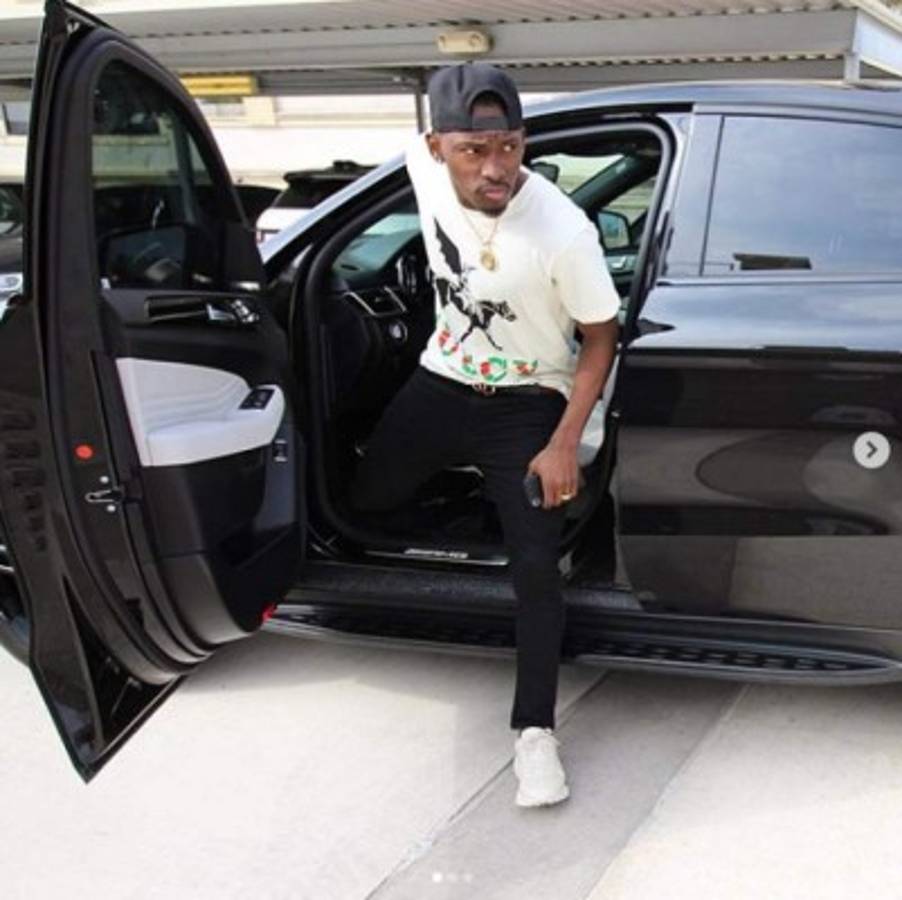 ¡Nueva máquina! Alberth Elis muestra su más reciente auto en redes sociales