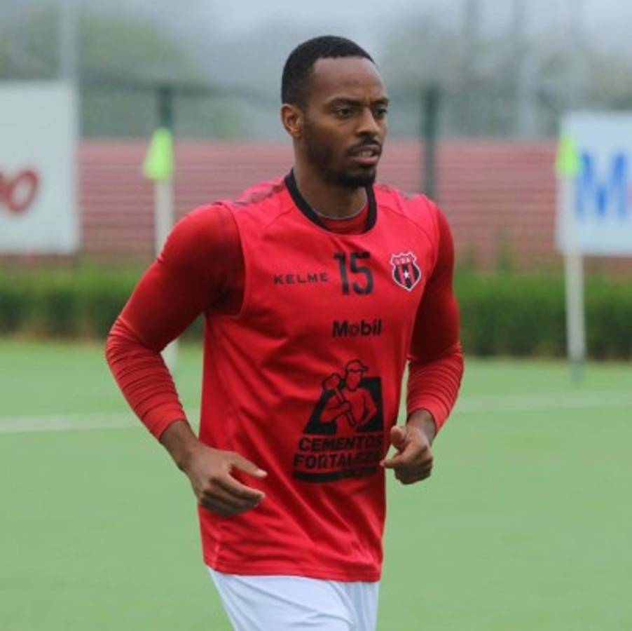 ¿Seguirá Alex López? Posibles fichajes en Alajuelense y movimientos tras salir campeones