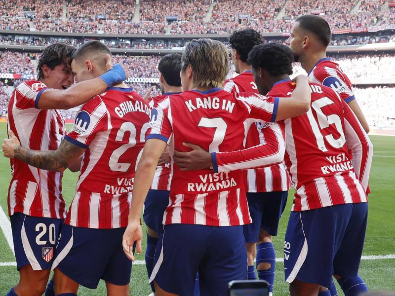 Duro golpe del Atlético al Real Madrid de Mourinho en el derbi; Barcelona celebra