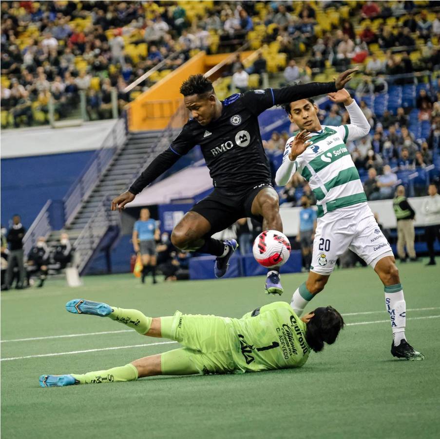 ¡Se fue ovacionado y contundente mensaje en su festejo! La inolvidable noche de Romell Quioto en Concachampios ante Santos Laguna