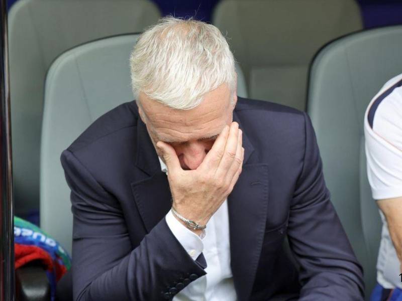 Deschamps se emociona en su despedida tras perder por goleada ante Inglaterra