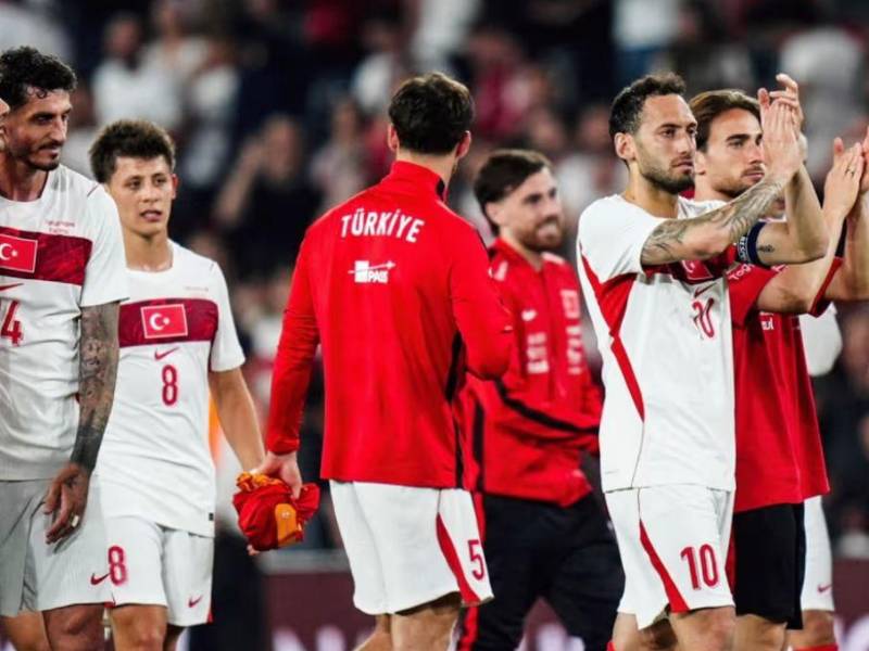 ¿Los castigarán? Futbolistas son captados fumando antes de su debut en el Mundial