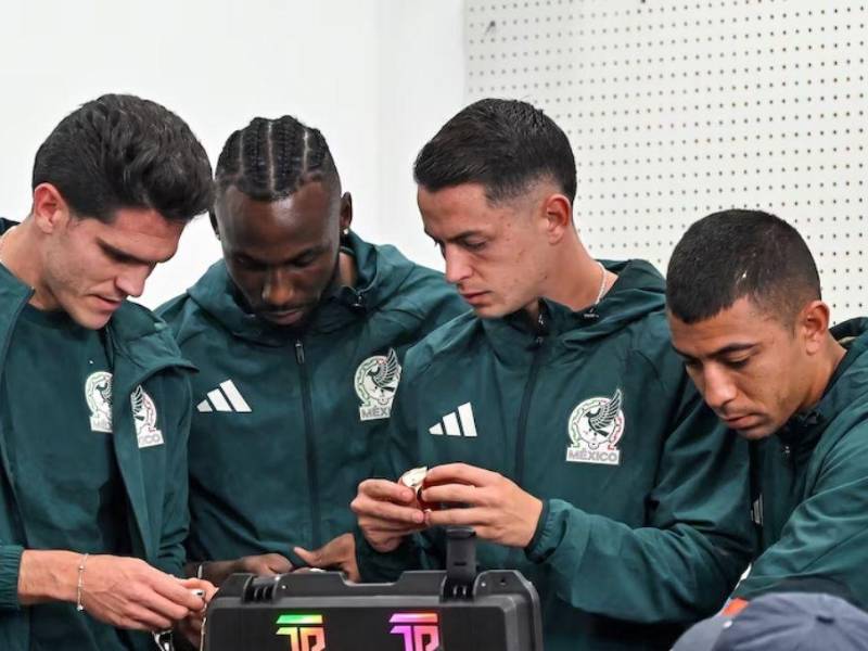 Los jugadores de México fueron sorprendidos con costosos regalos de un apostador que le pegó al resultado contra Ecuador.