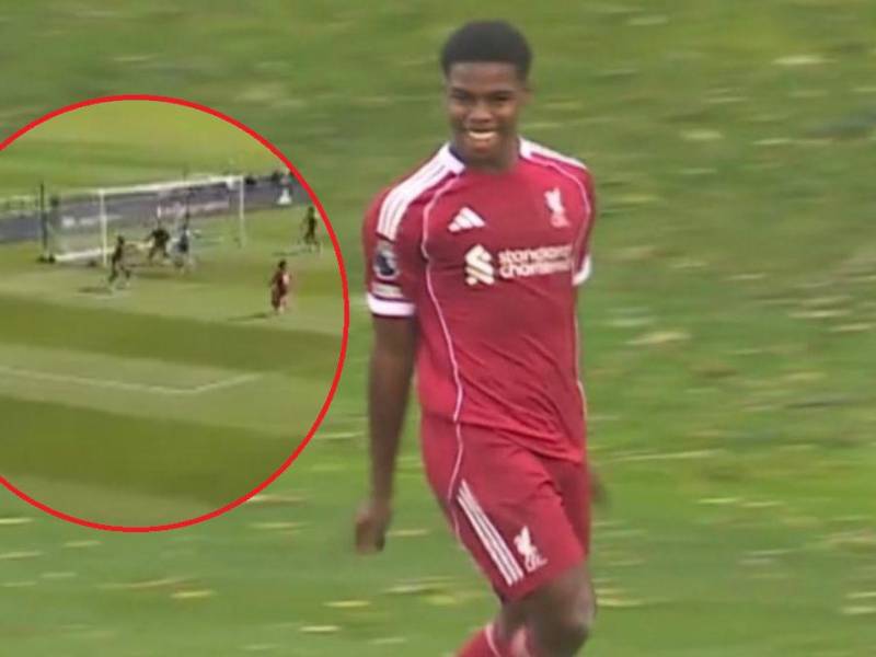 Volea impresionante: así fue el nuevo doblete de Keyrol Figueoa con el Liverpool