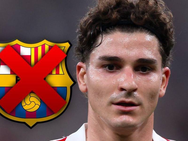 Julián Álvarez sabe que su sueño de jugar en el Barcelona cada vez está más lejos.