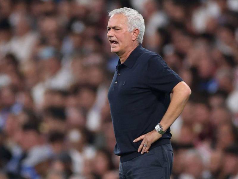 José Mourinho no lo quiere dejar ir, pero su situación empeora cada día.