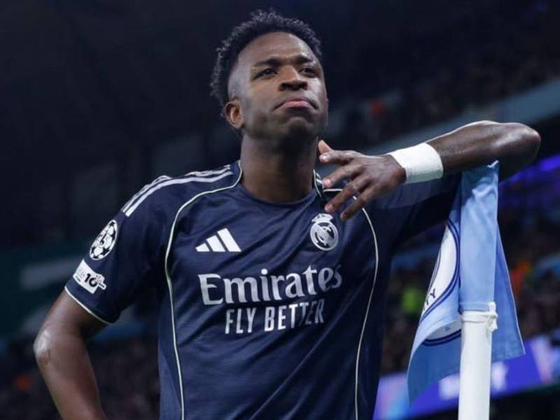 Vinicius quiere seguir en el Real Madrid, pero por ahora todo está en pausa.
