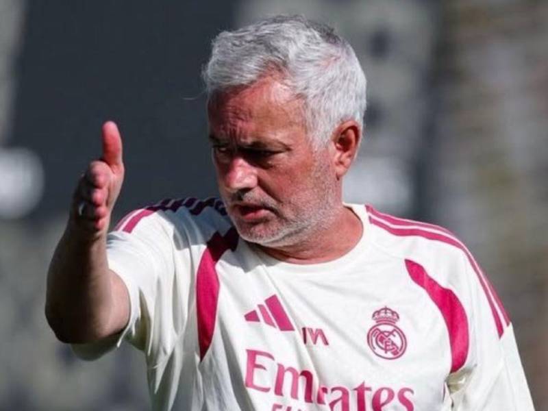 Florentino Pérez le buscaba una salida, pero llegó Mou y frenó todo.