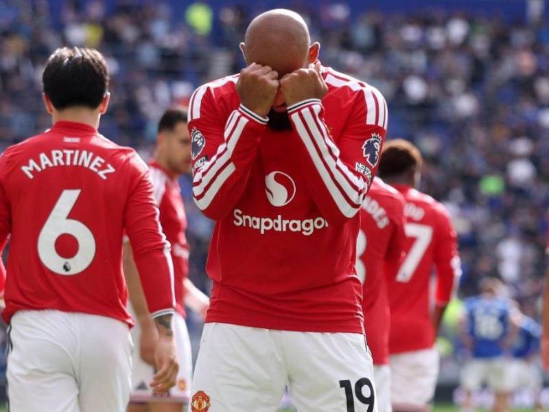 Manchester United no pudo sostener la victoria y se lo sacaron en el último minuto.