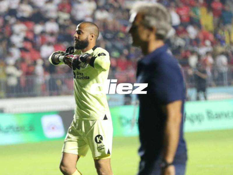 Edrick Menjívar se lanzó con todo contra Pablo Lavallén