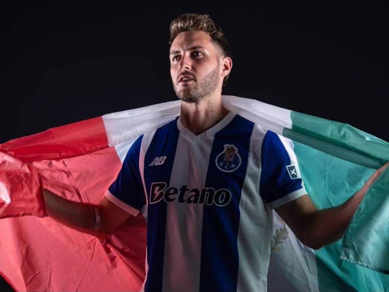 Santiago Giménez fichó por el Porto tras dejar el AC Milan, pero un detalle en su nuevo club ha llamado la atención de los mexicanos.